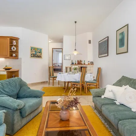 Apartamento Gorgeous In With Wifi Njivice